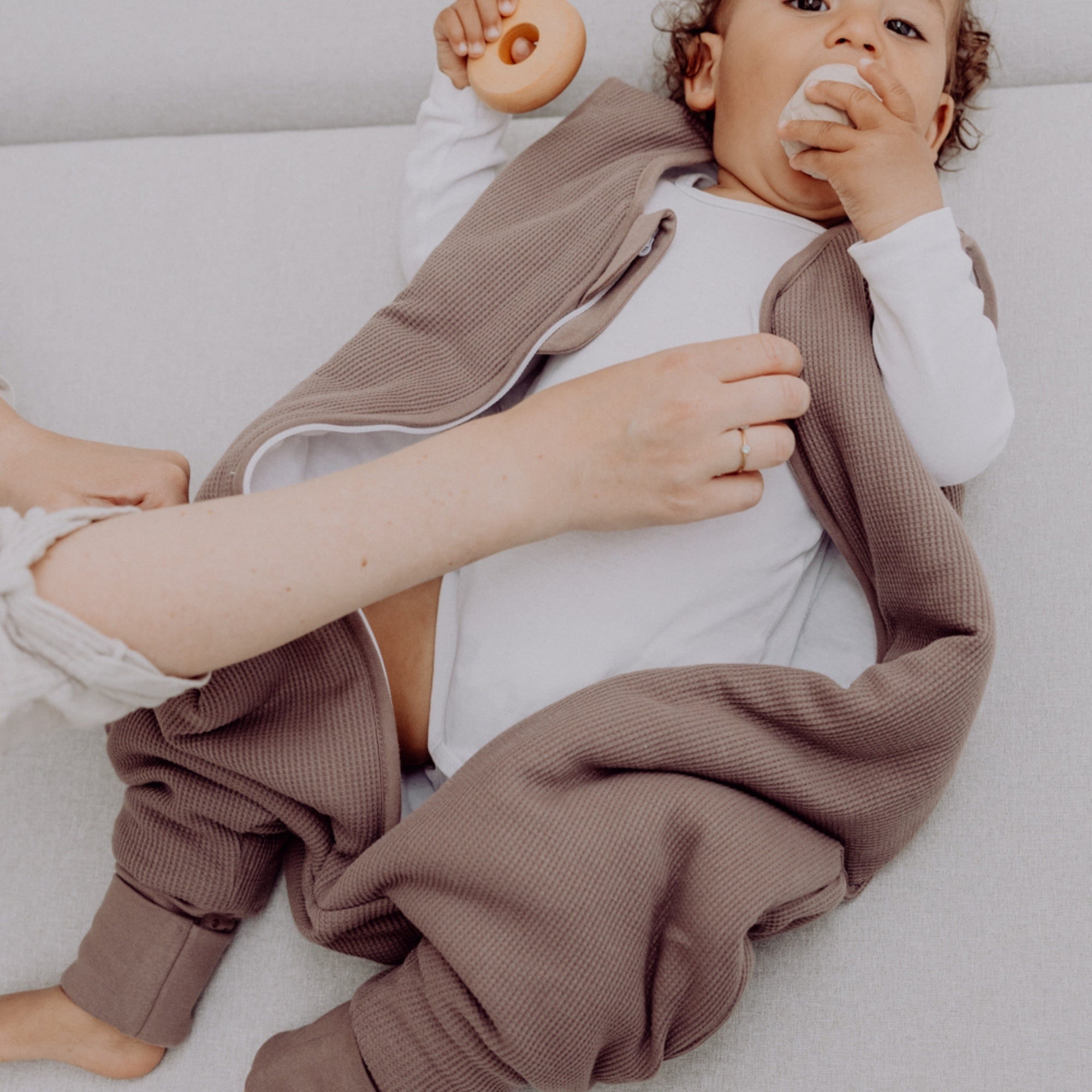 Slaapzak met omslagvoet 2.5 TOG | Essential Taupe